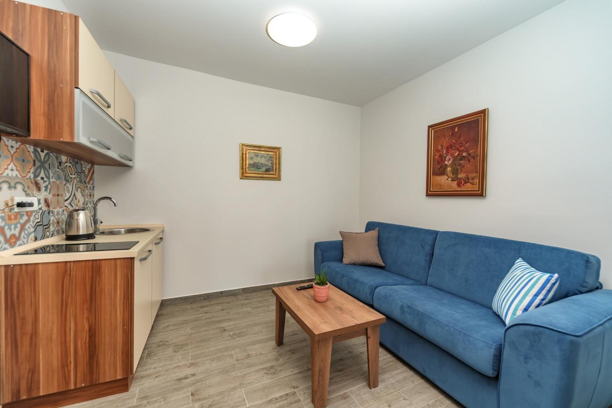 Mika'S Seaview Apartments Bar Quarto foto